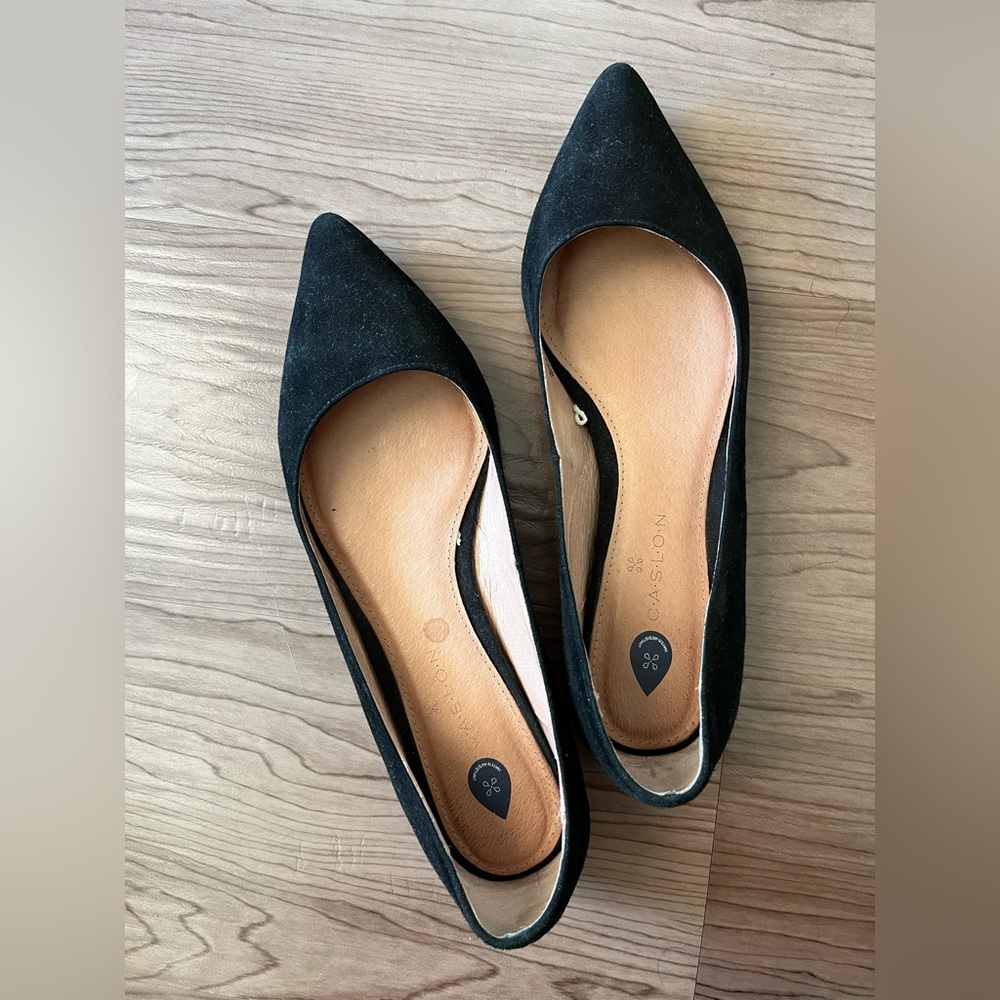 Caslon Laurel Pointed Toe Flat, black suede, Water resistant, size 6.5 M